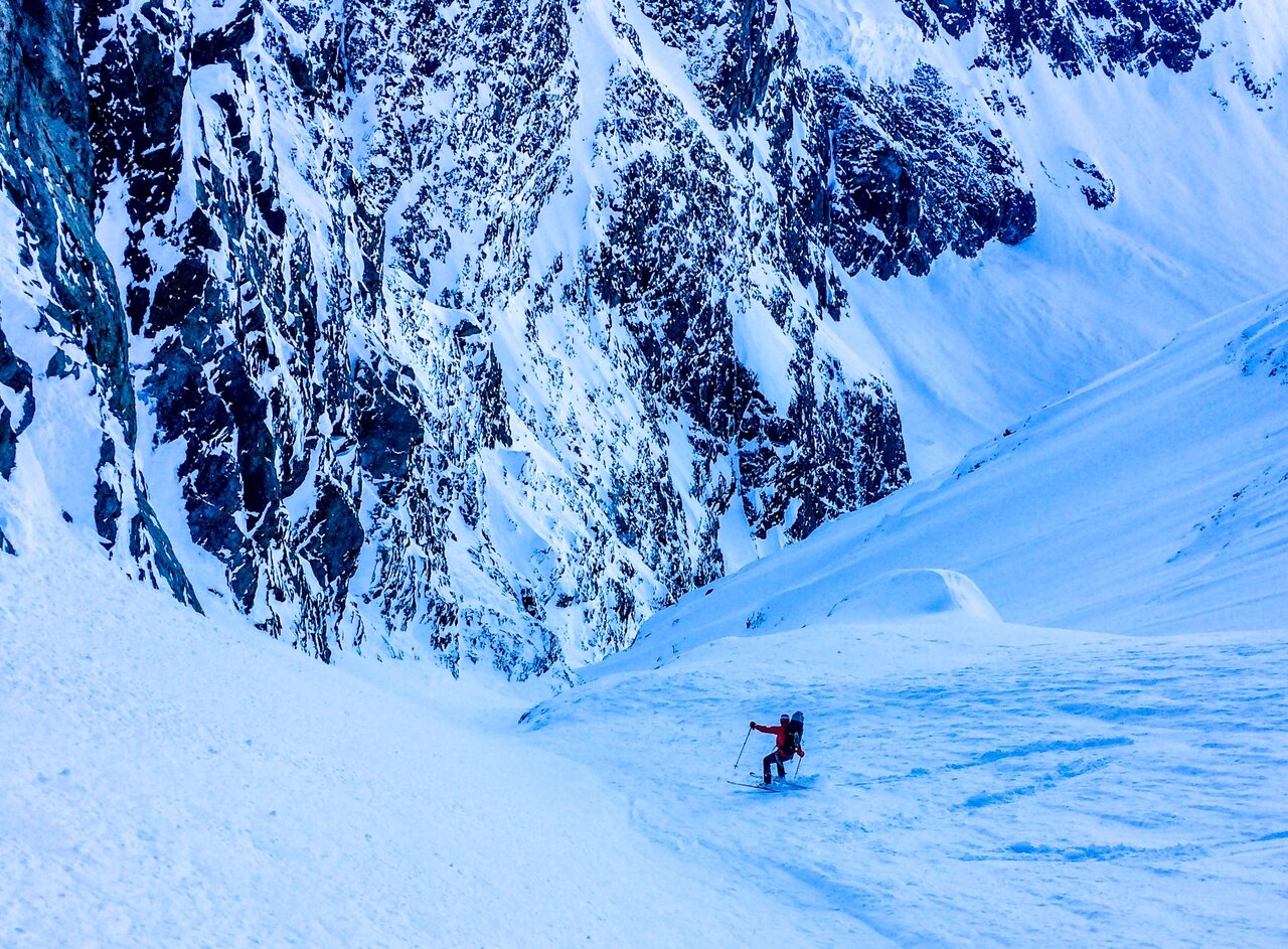 Folk som skjenner litt til min skihistorie har kanskje fått med seg at jeg er over gjennomsnittet betatt av Jiehkkevárri, toppen av Troms, høysete fjellet i Lyngen. Foto: Finn Hovem